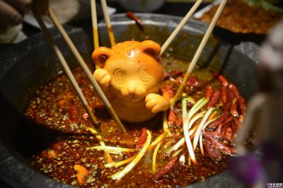 重庆老火锅底料批发，吃火锅的时候应该注意哪些“点”
