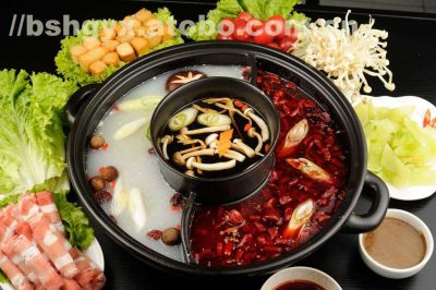 重庆火锅底料供应商，舌尖上辣椒和食材的碰撞